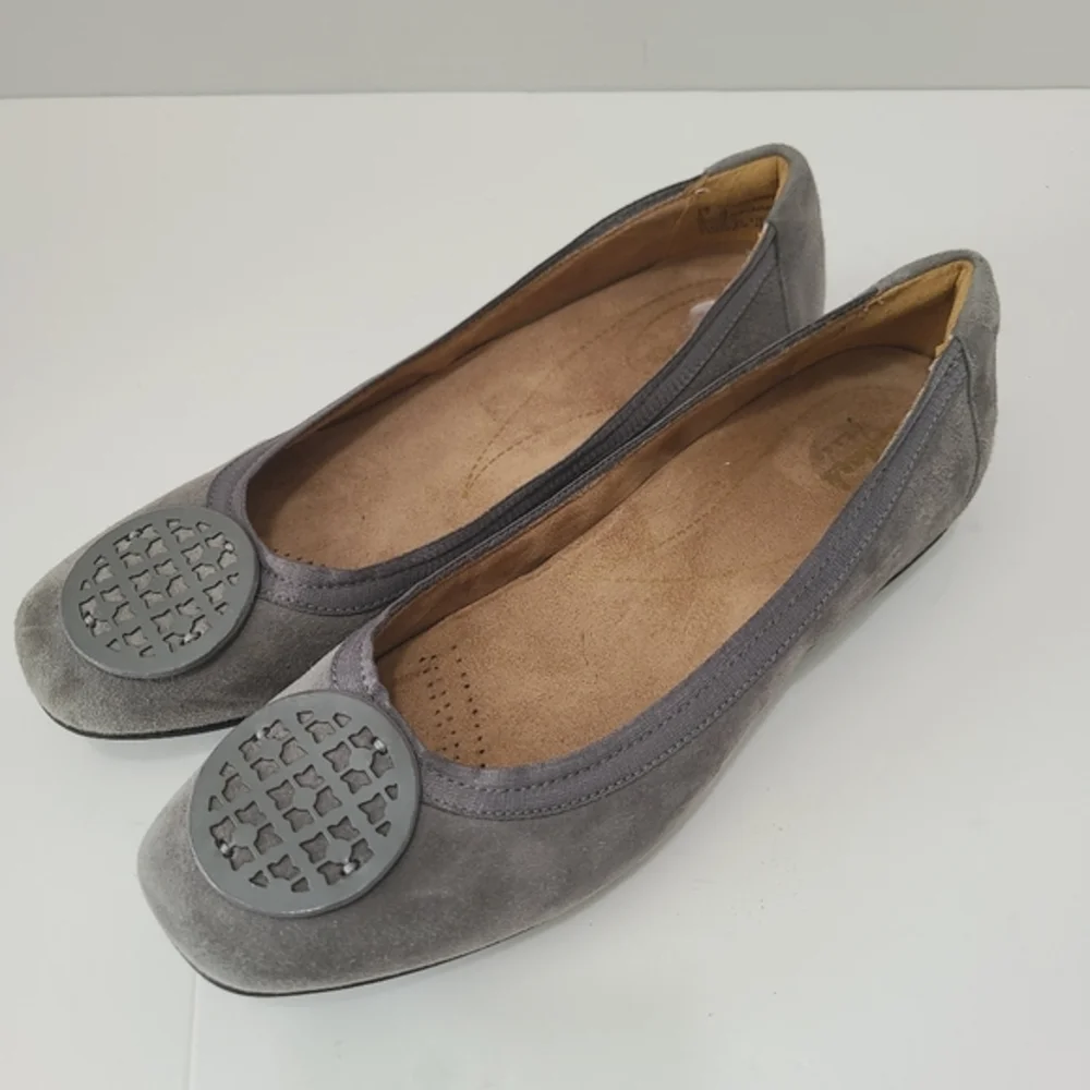 Clarks Candra Blush‎ Grey Suede Flat Size 7